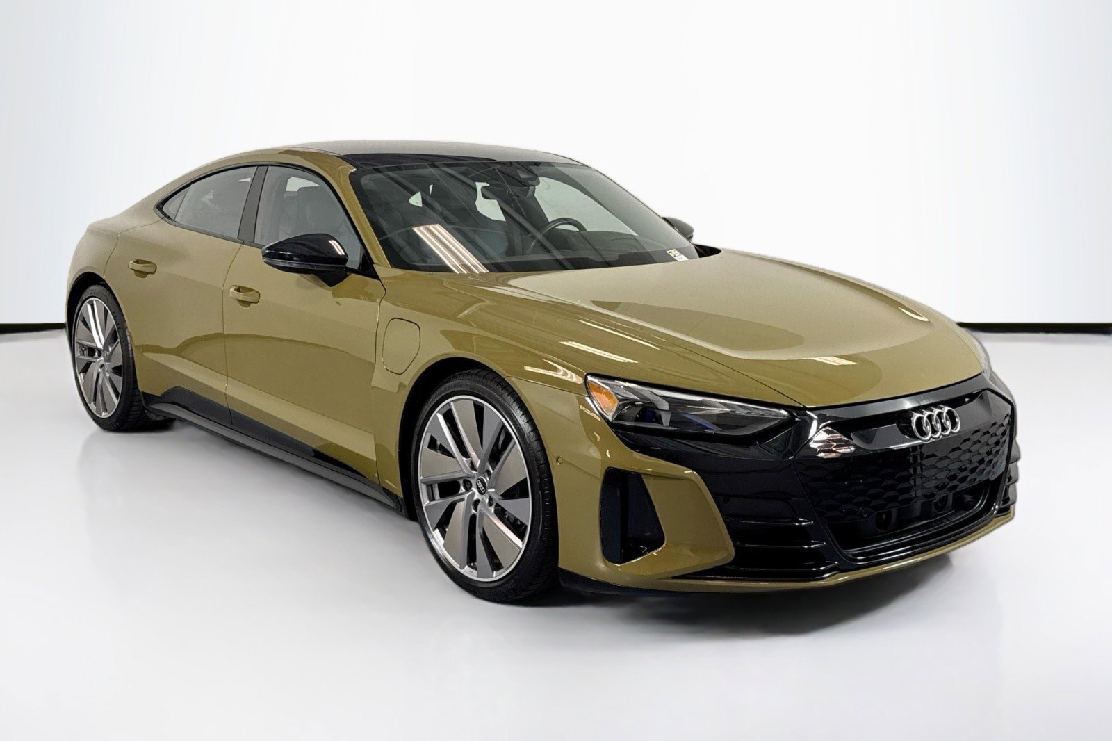 Used 2022 Audi e-tron GT Prestige w/ Prestige Package image 3