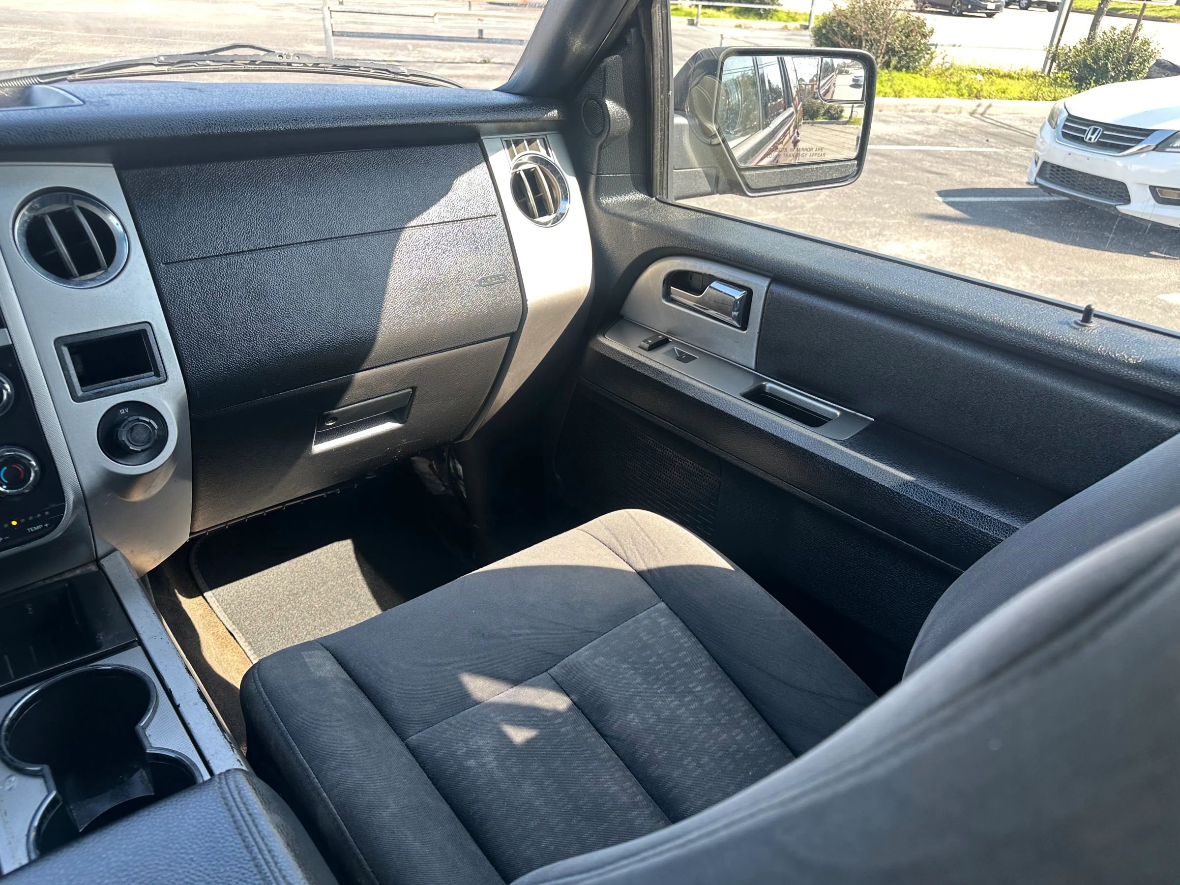 Used 2017 Ford Expedition XLT AWD/4WD image 19