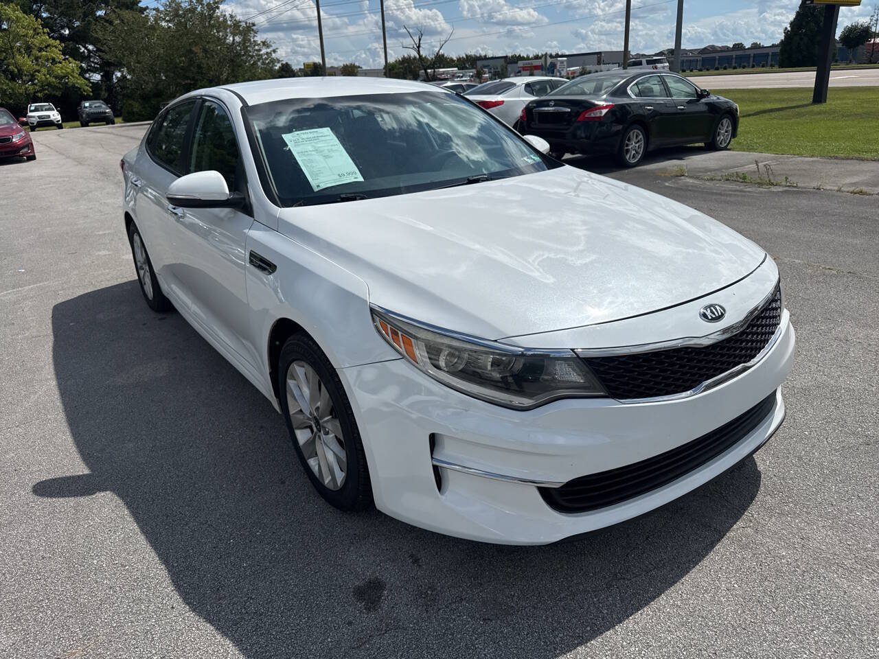 Used 2018 Kia Optima LX w/ 17" Alloy Wheels Package FWD image 3