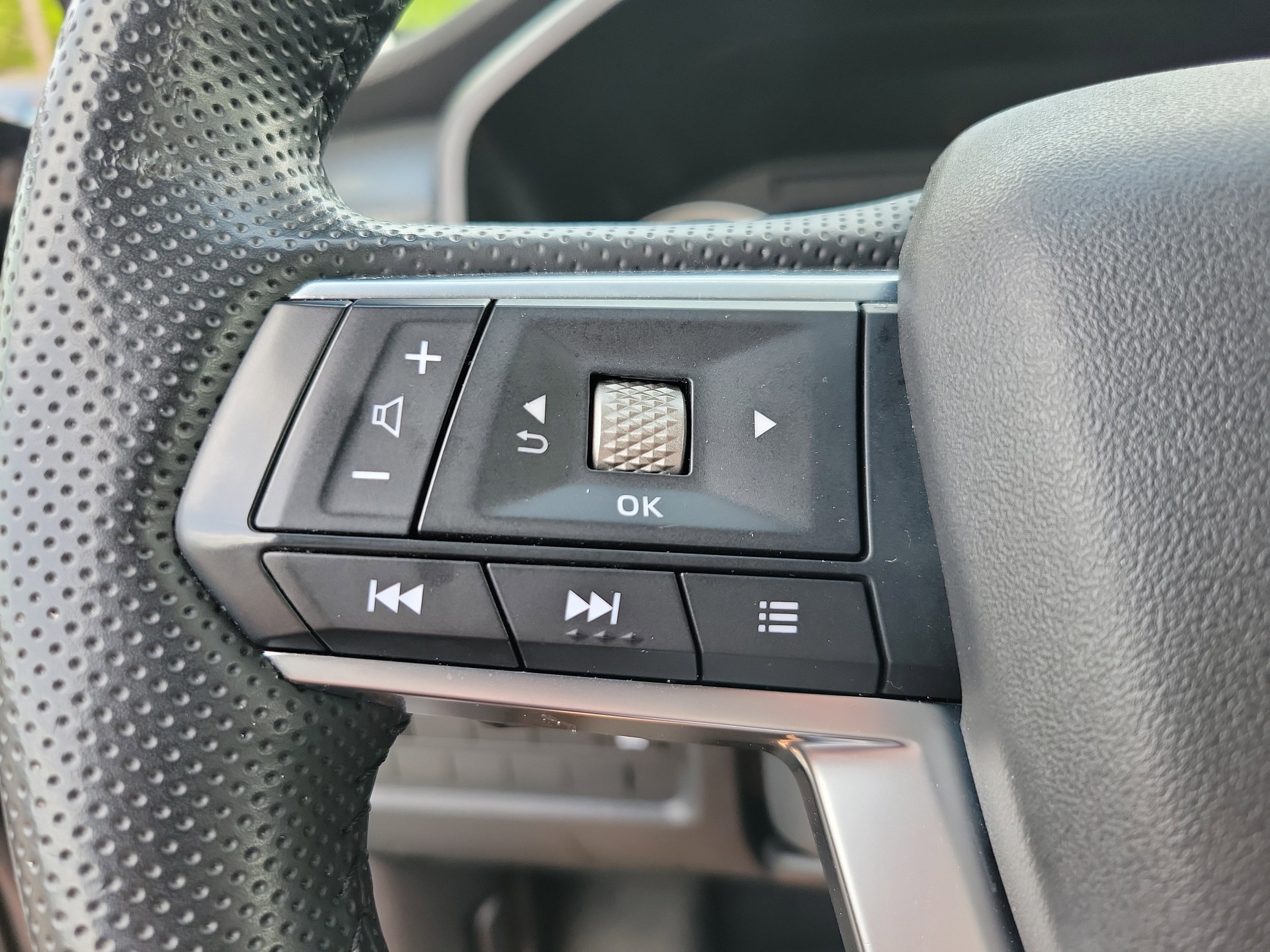 Used 2024 Mitsubishi Outlander SE image 17