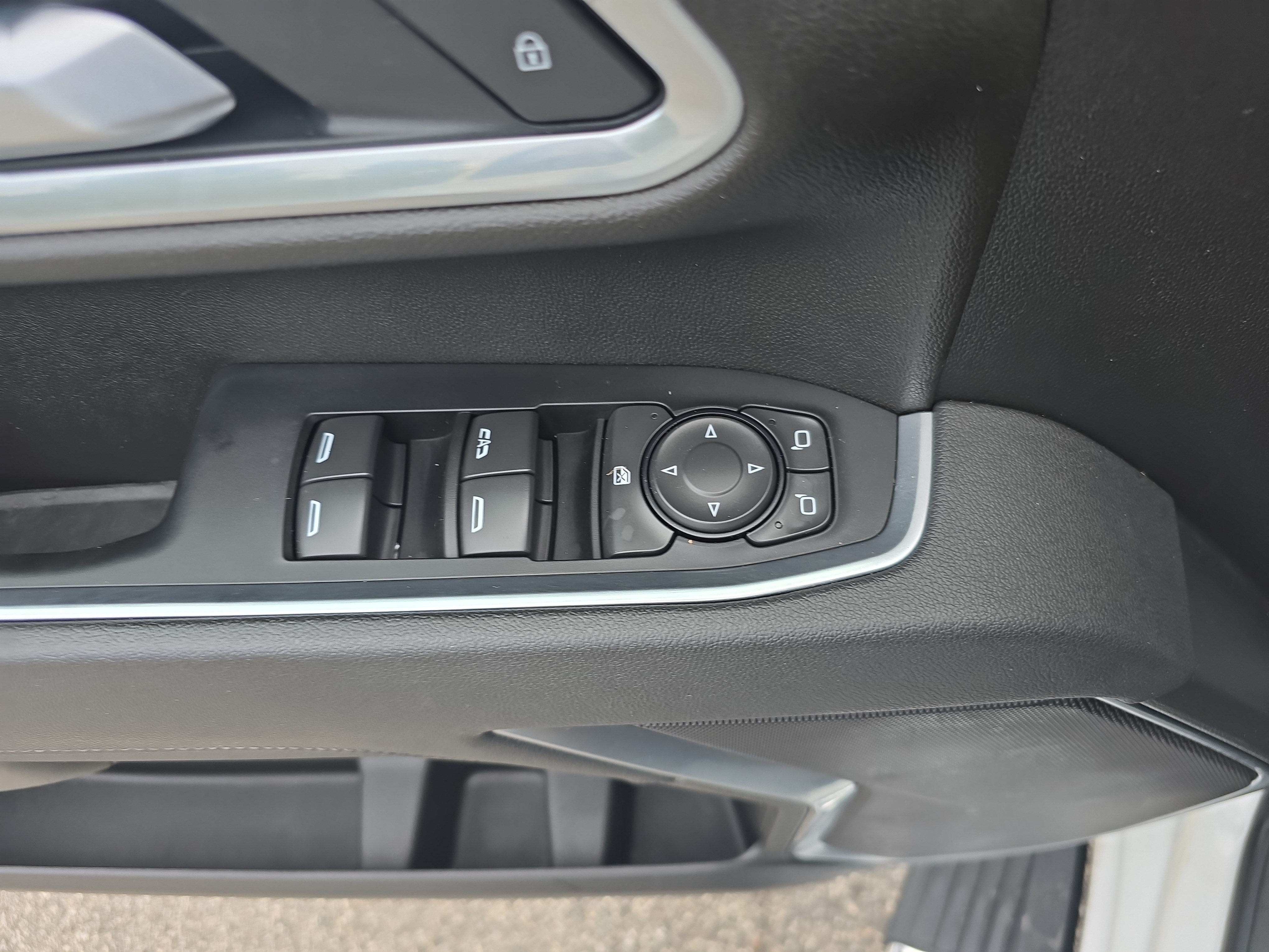 Used 2025 Chevrolet Silverado 2500 LT w/ Convenience Package AWD/4WD image 24