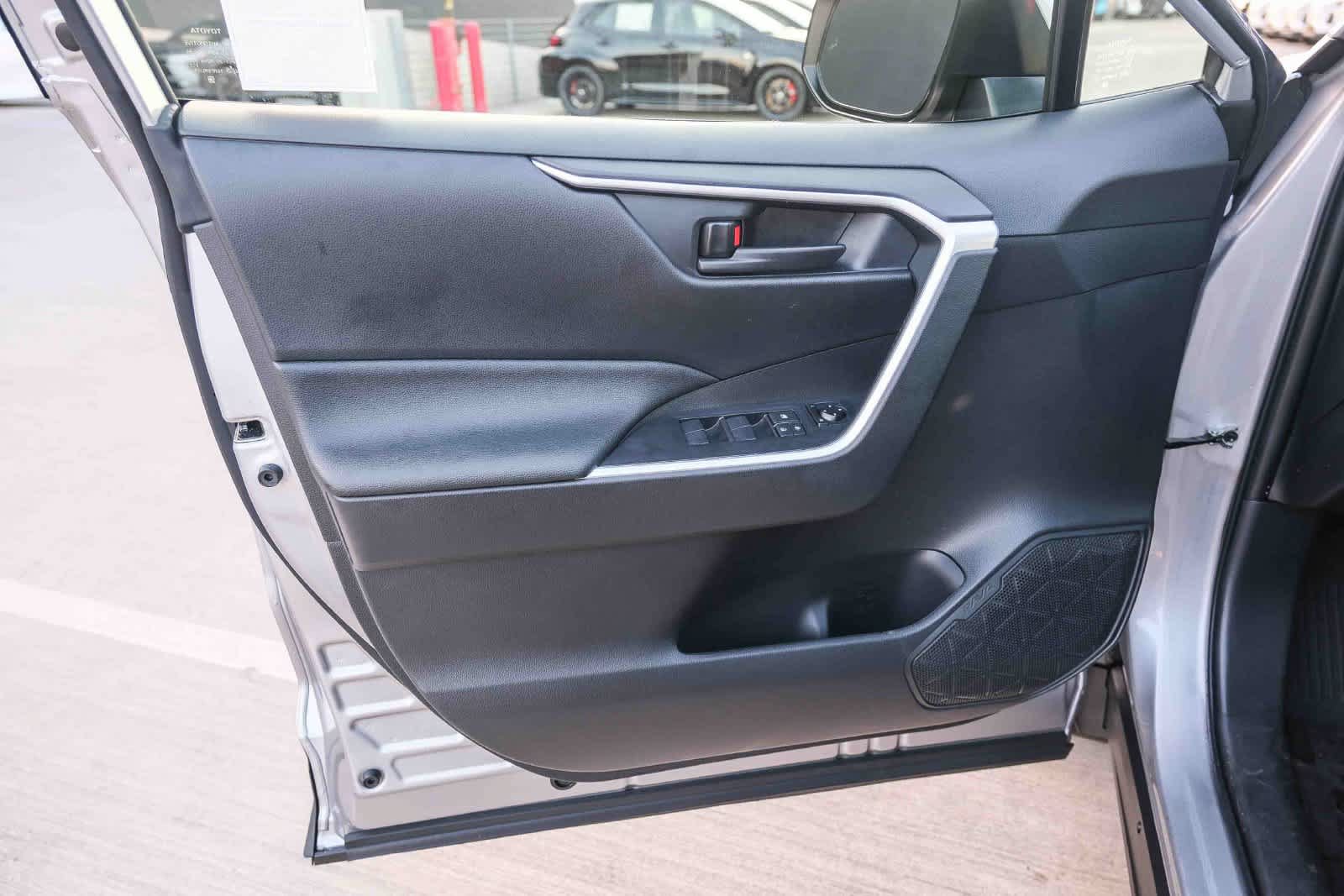 Certified 2025 Toyota RAV4 LE AWD/4WD image 23