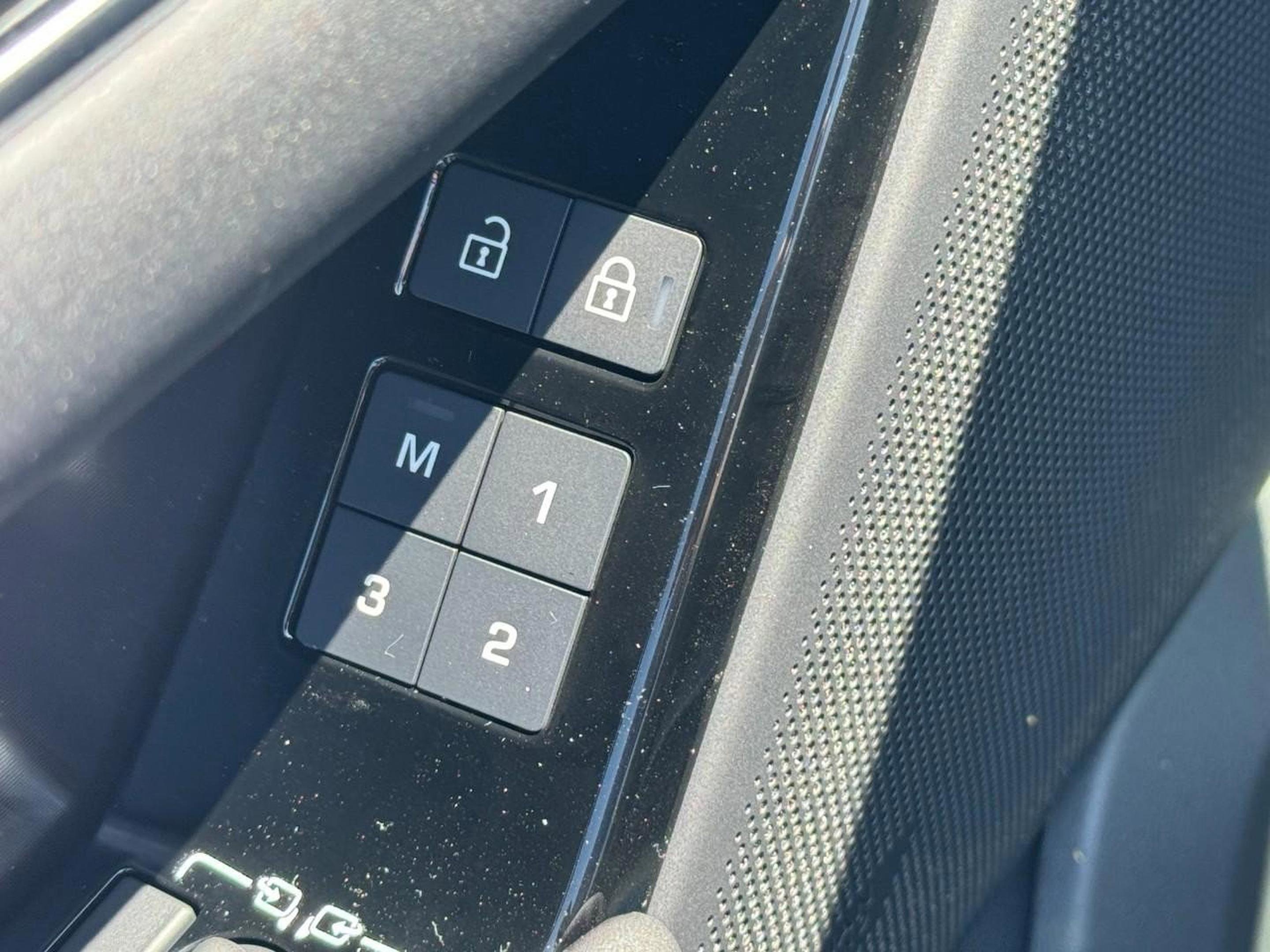 Used 2026 Land Rover Range Rover Velar Dynamic SE image 22