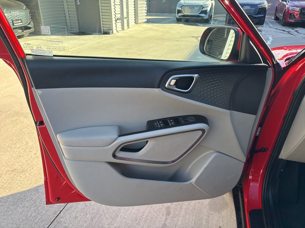 Used 2025 Kia Soul EX image 10
