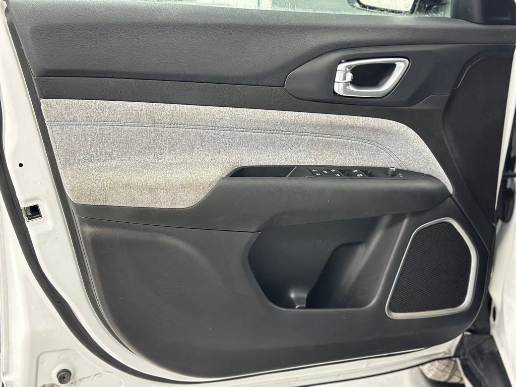 Used 2025 Jeep Compass Latitude image 15