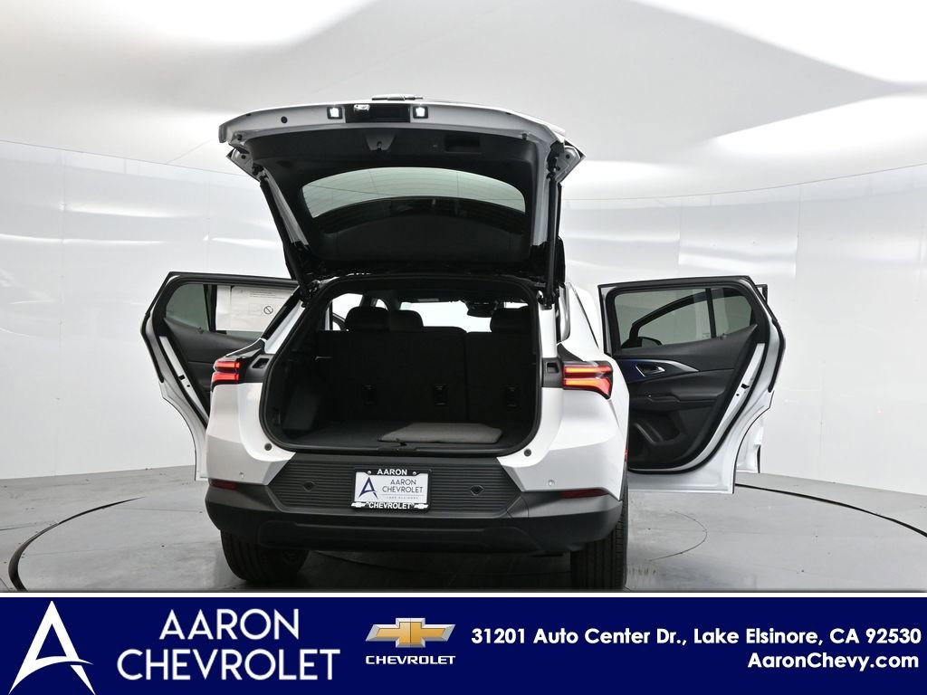 New 2026 Chevrolet Equinox EV LT image 39