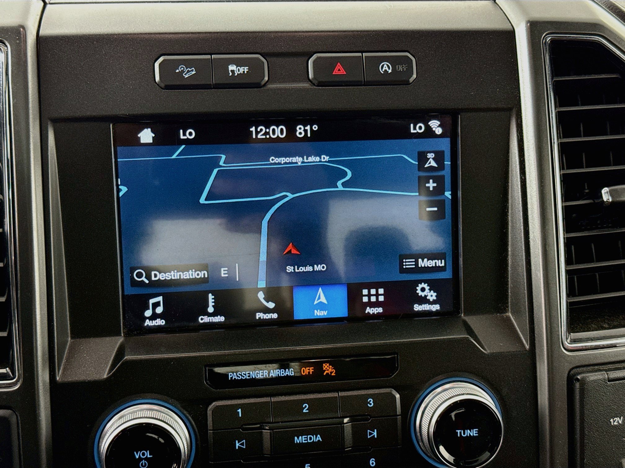 Used 2018 Ford F150 Lariat w/ Equipment Group 502A Luxury AWD/4WD image 16