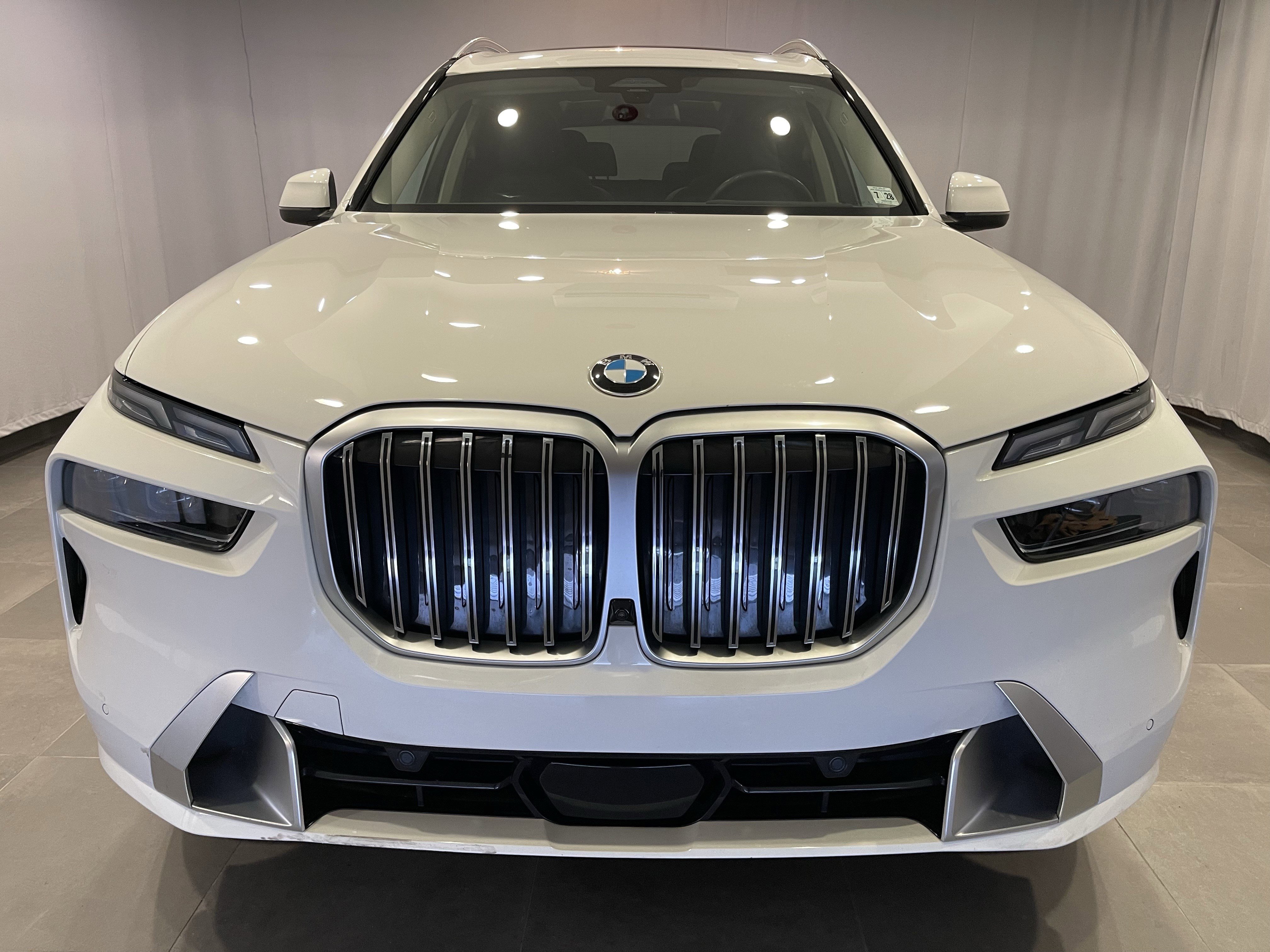 Certified 2024 BMW X7 xDrive40i w/ Premium Package AWD/4WD image 2