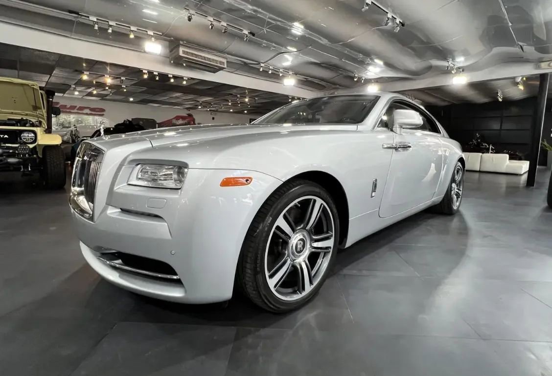Used 2014 Rolls-Royce Wraith image 2