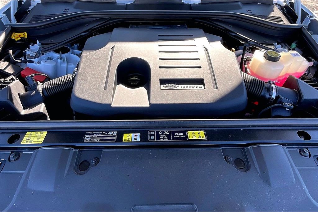 New 2026 Land Rover Range Rover SE image 12