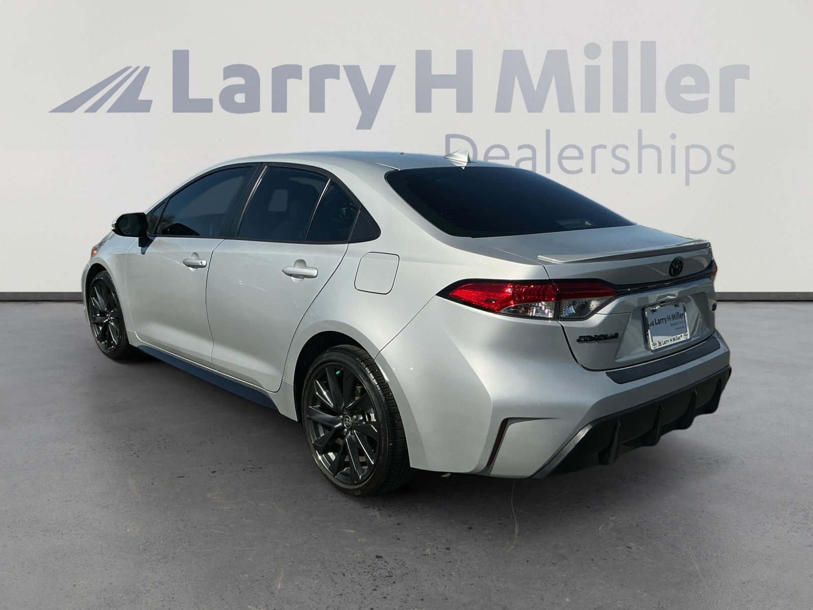 Certified 2024 Toyota Corolla SE w/ SE Convenience Package image 3