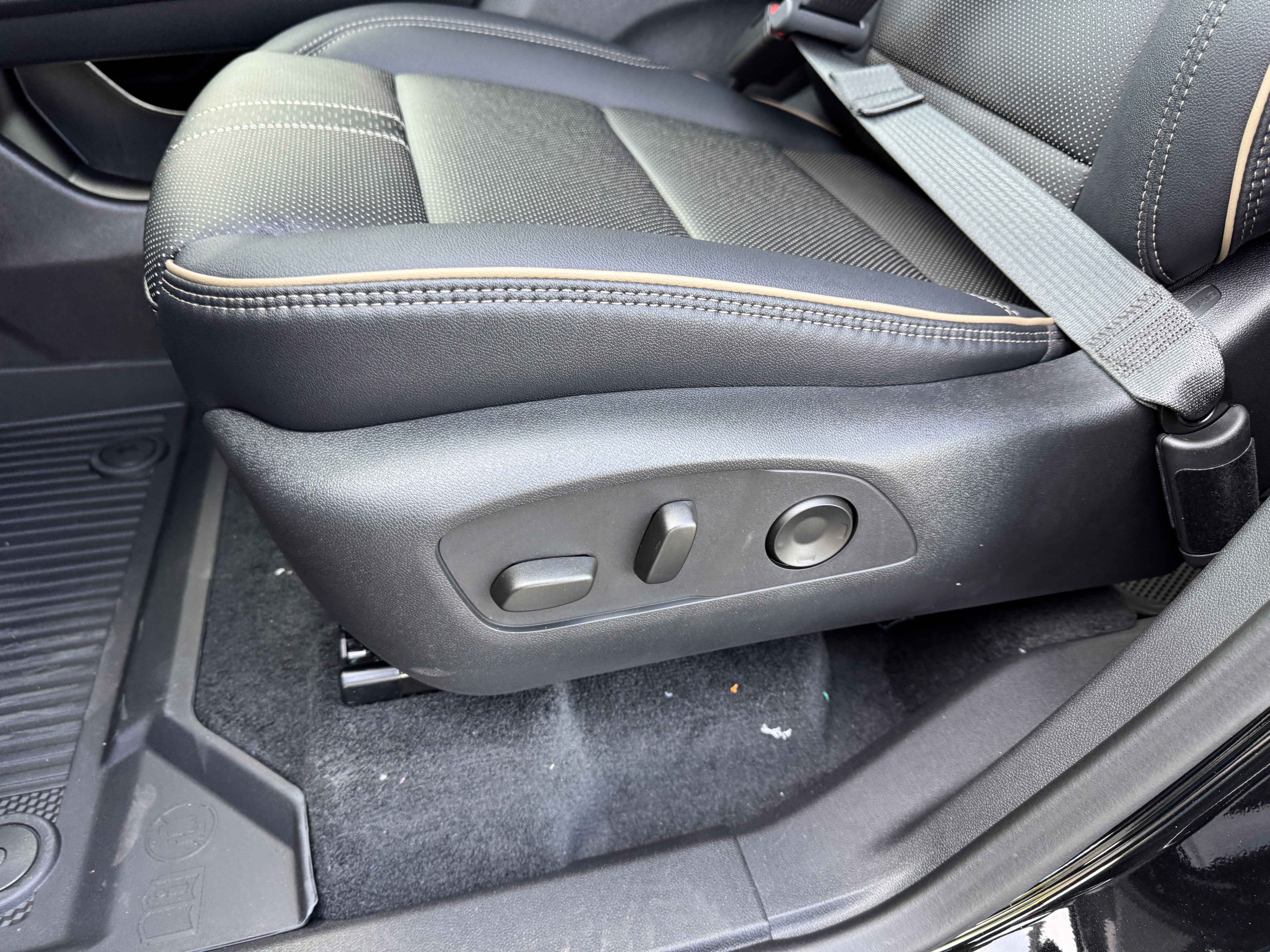 New 2026 Chevrolet Traverse High Country w/ LPO, Floor Liner Package AWD/4WD image 15