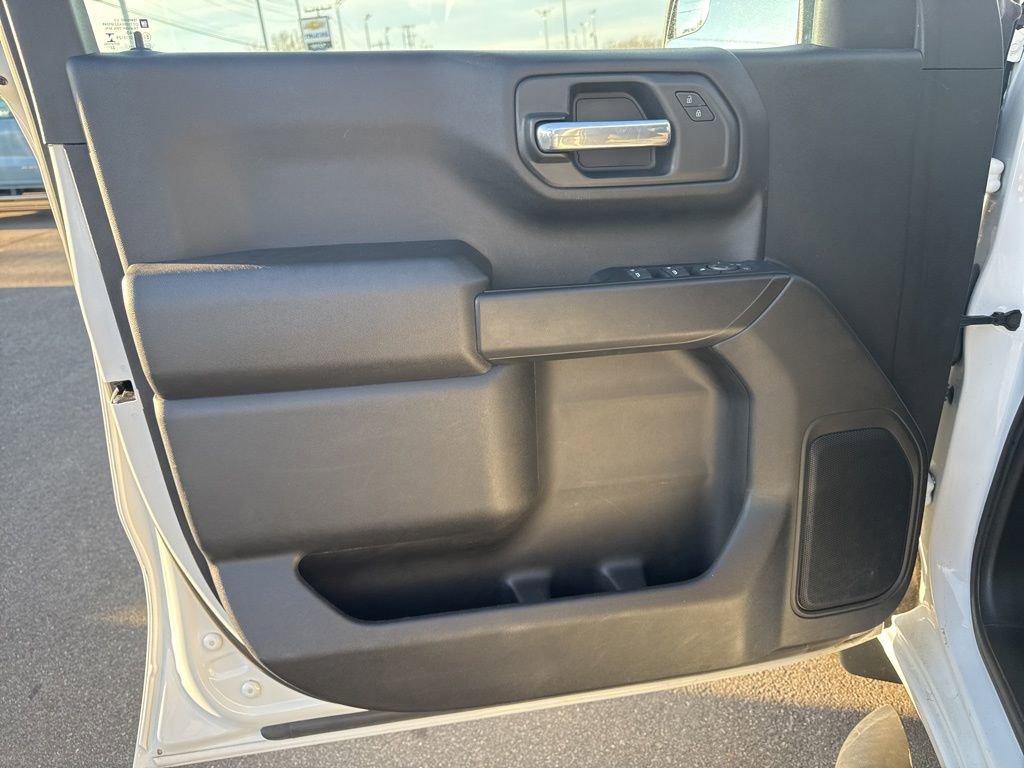 Used 2023 Chevrolet Silverado 1500 Custom image 9