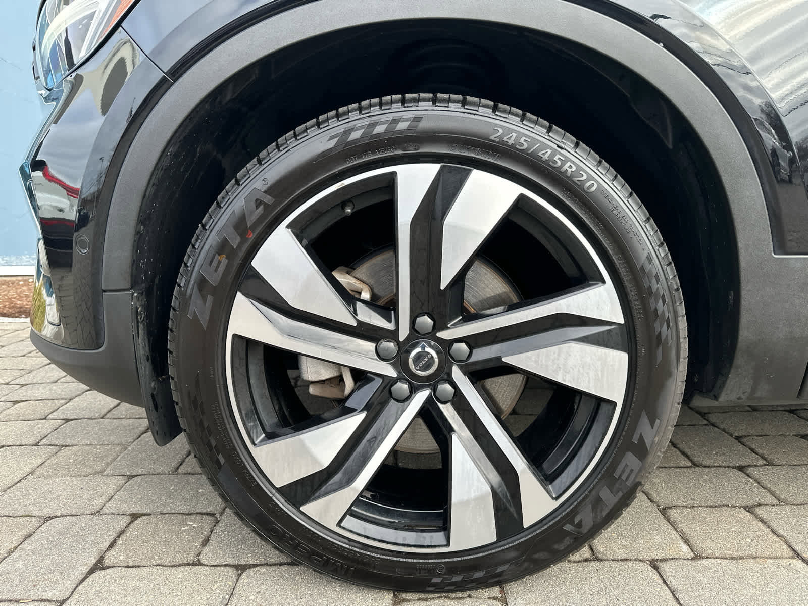 Used 2023 Volvo XC40 B5 Plus w/ Protection Package Premier image 5