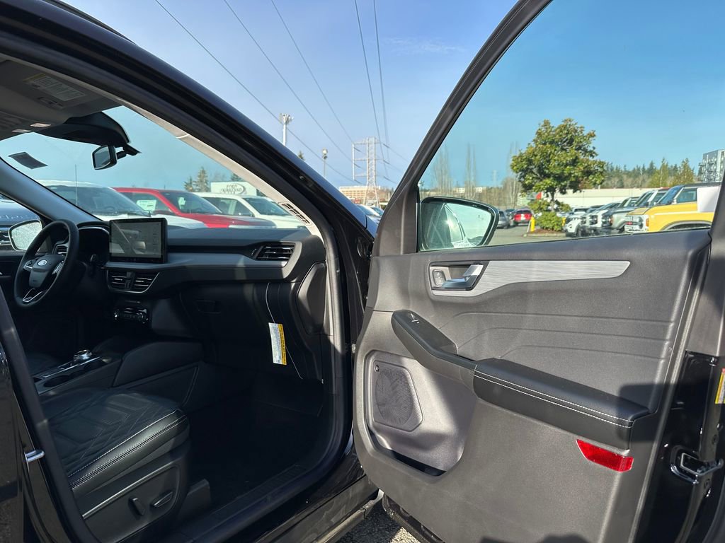 New 2024 Ford Escape SE w/ PHEV Premium Package FWD image 11
