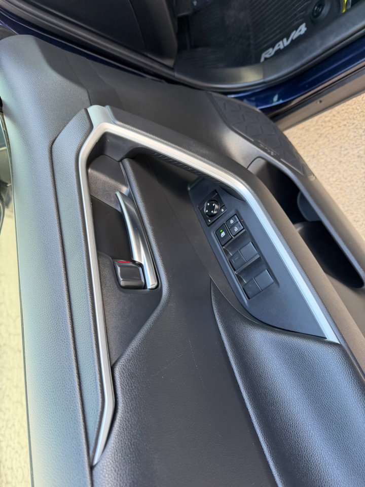 Used 2021 Toyota RAV4 XLE image 10