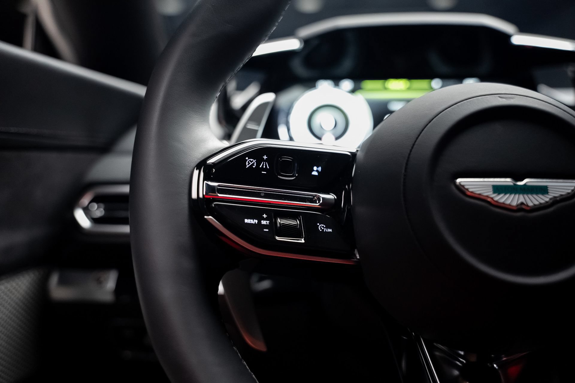 Used 2025 Aston Martin V8 Vantage Coupe RWD image 43