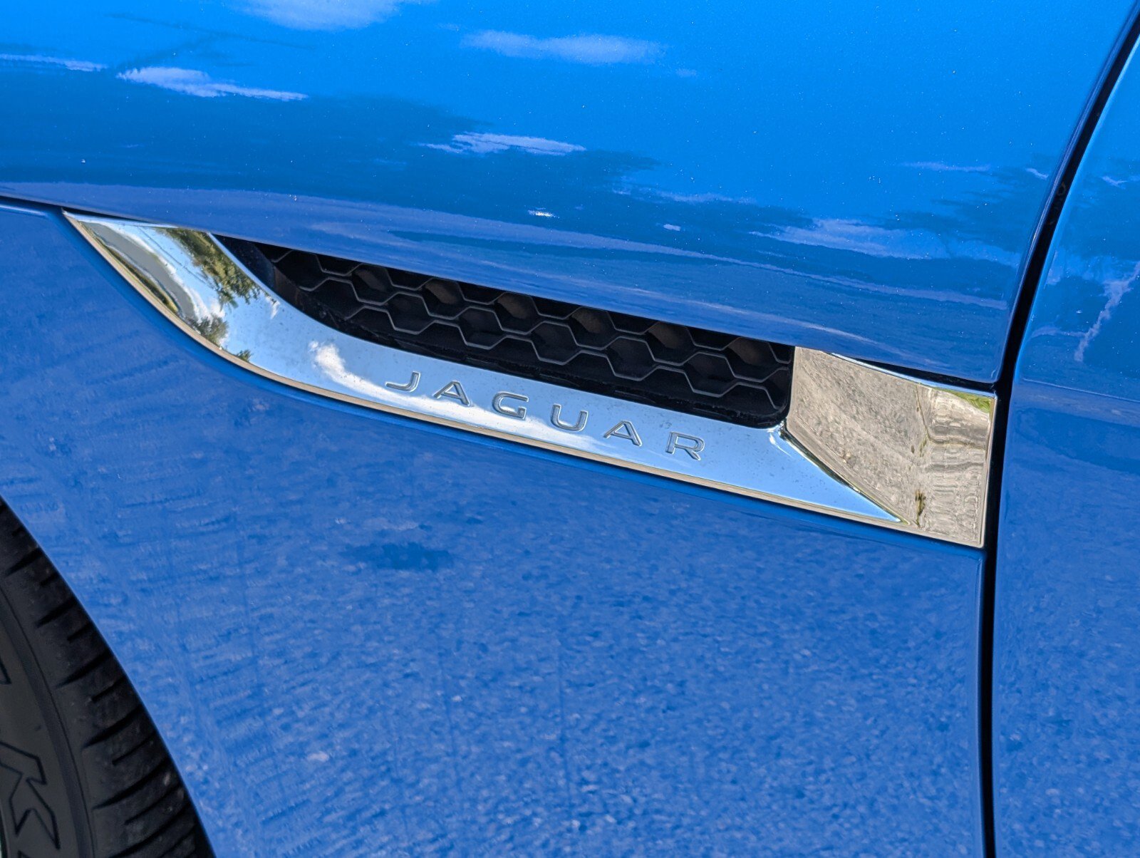 Used 2020 Jaguar F-TYPE Convertible image 5