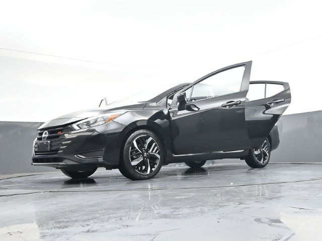 Used 2024 Nissan Versa SR FWD image 45