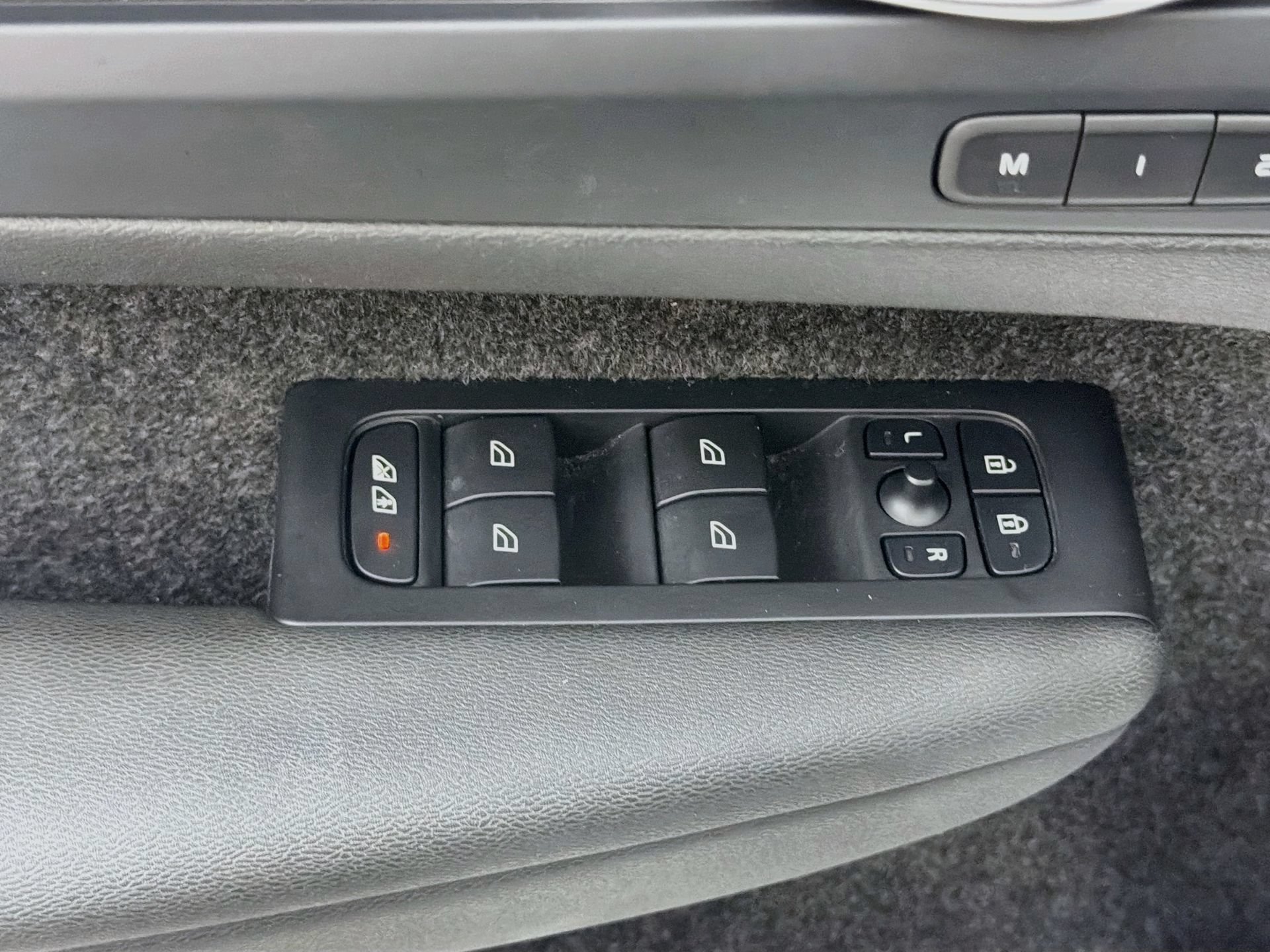 Certified 2023 Volvo C40 P8 Recharge Plus w/ Climate Package AWD/4WD image 18