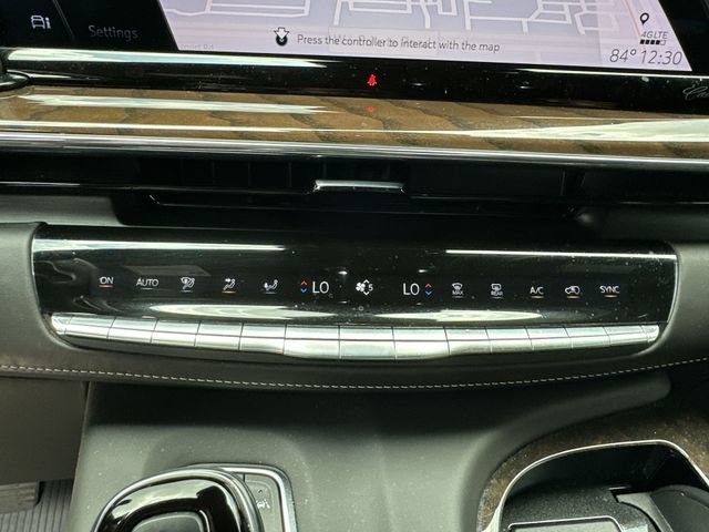 Certified 2024 Cadillac Escalade ESV Premium Luxury Platinum AWD/4WD image 26
