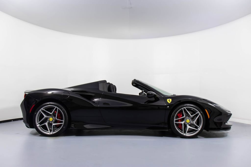 Certified 2022 Ferrari F8 Tributo image 3