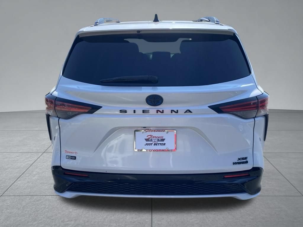 Used 2023 Toyota Sienna XSE FWD image 12