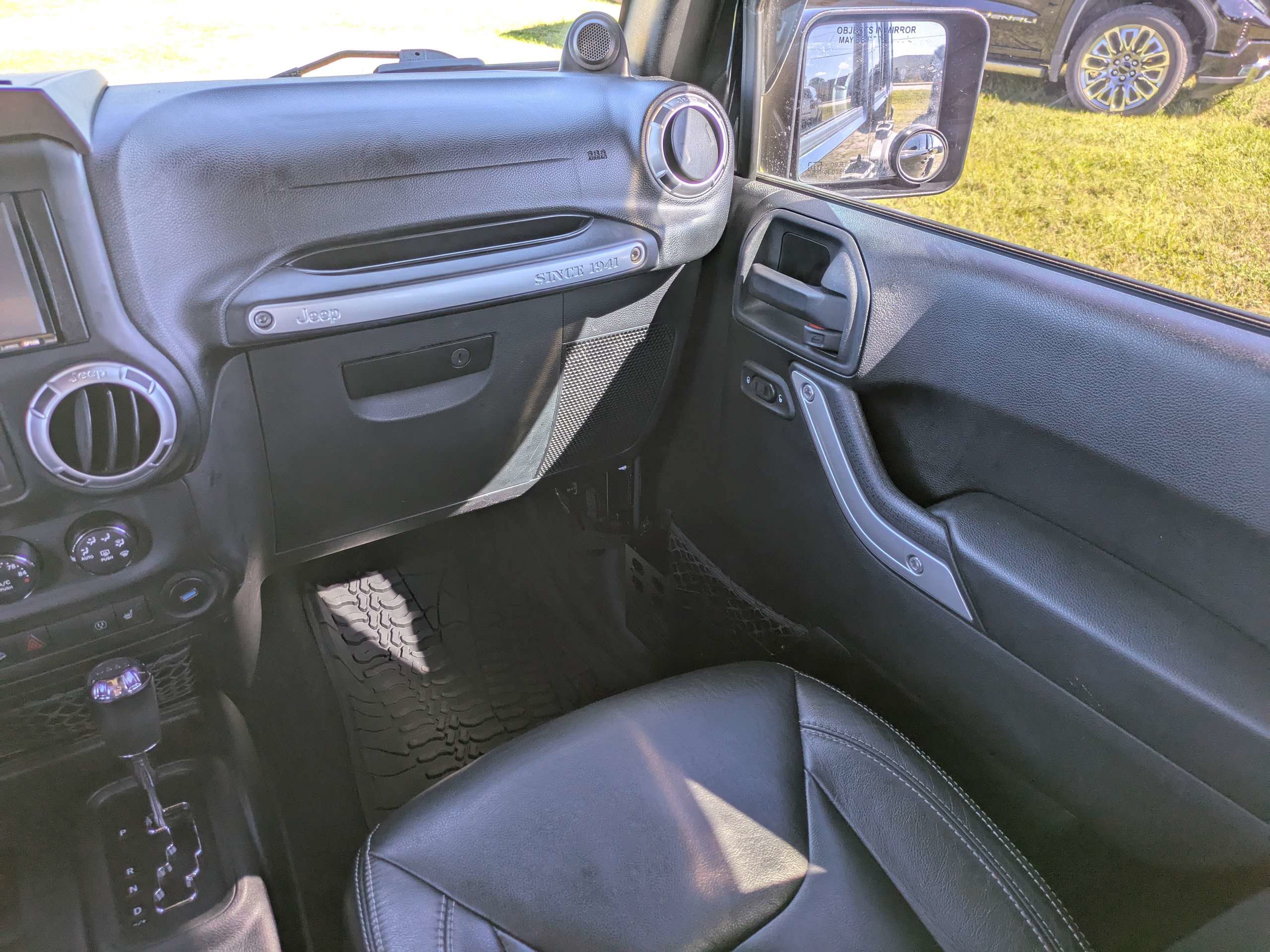 Used 2014 Jeep Wrangler Unlimited Rubicon w/ Connectivity Group AWD/4WD image 14