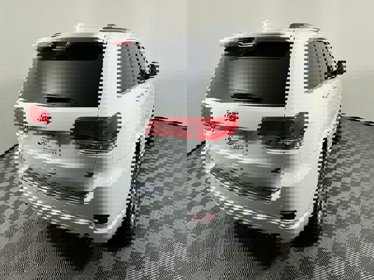 Used 2020 Jeep Grand Cherokee Overland image 3