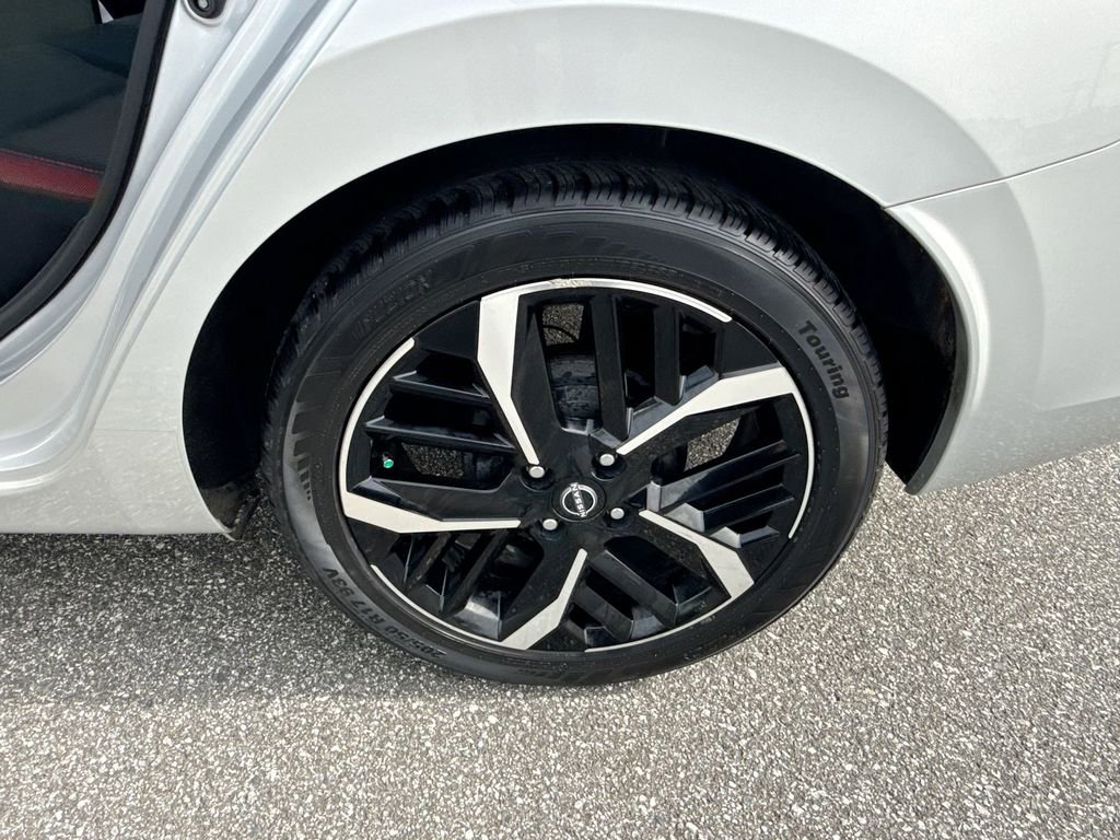 Used 2024 Nissan Versa SR image 24