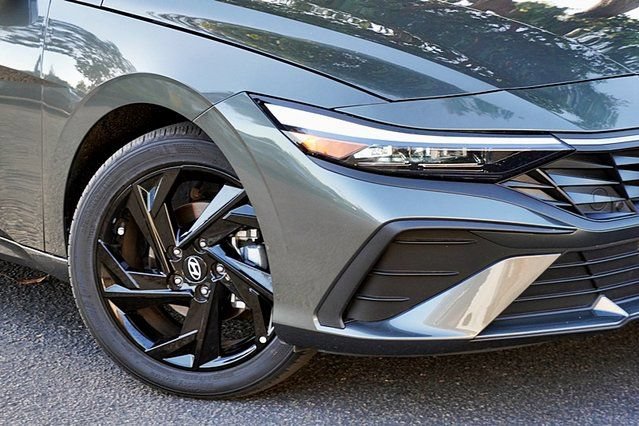 Certified 2026 Hyundai Elantra Sport FWD image 4