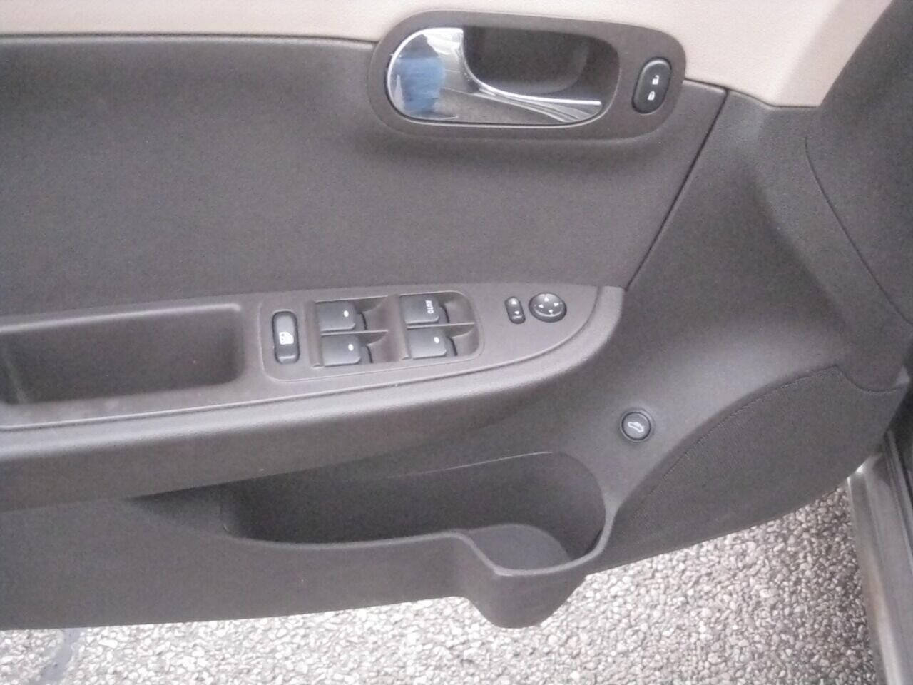 Used 2011 Chevrolet Malibu LS FWD image 13