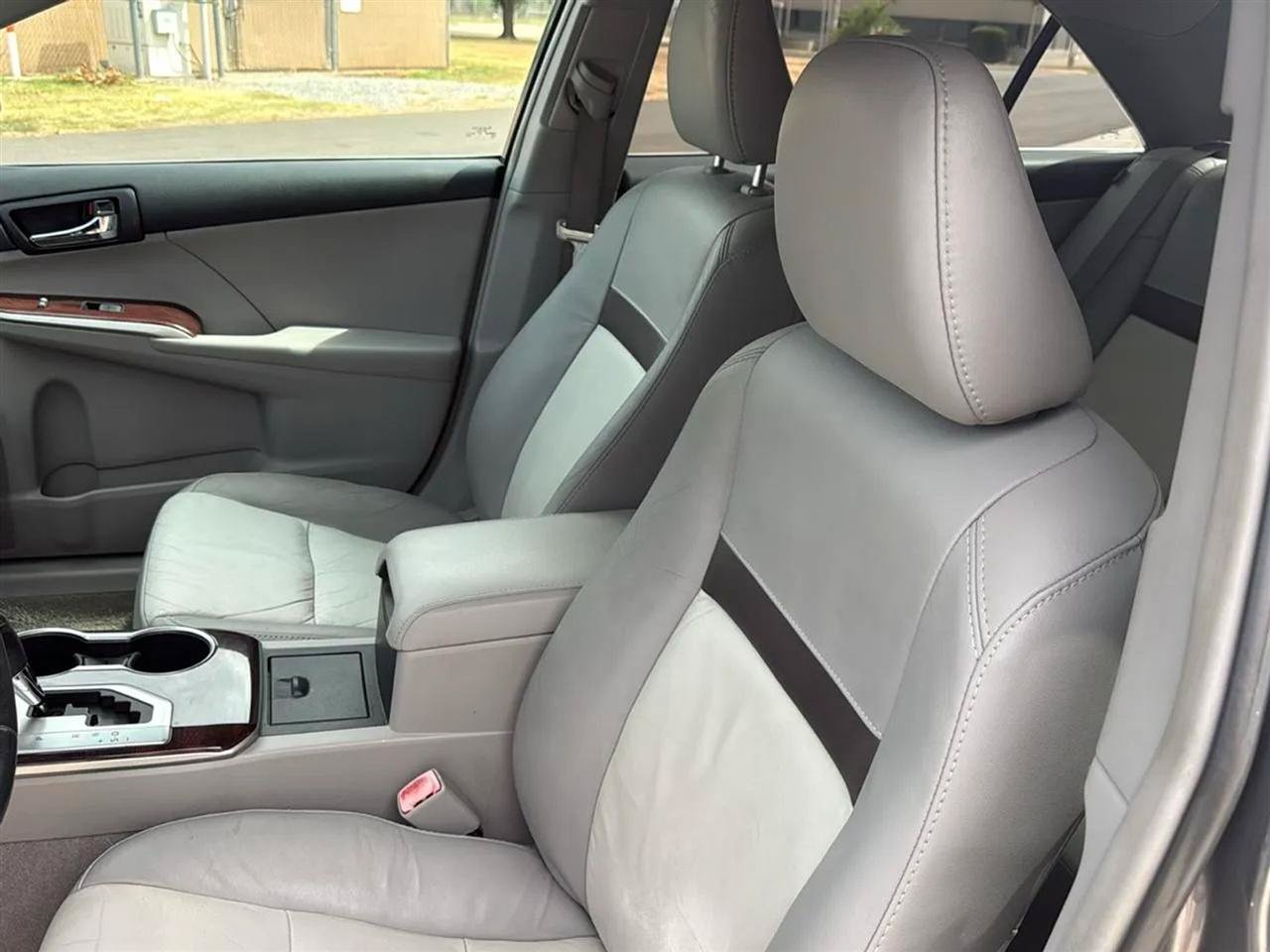 Used 2012 Toyota Camry XLE FWD image 34
