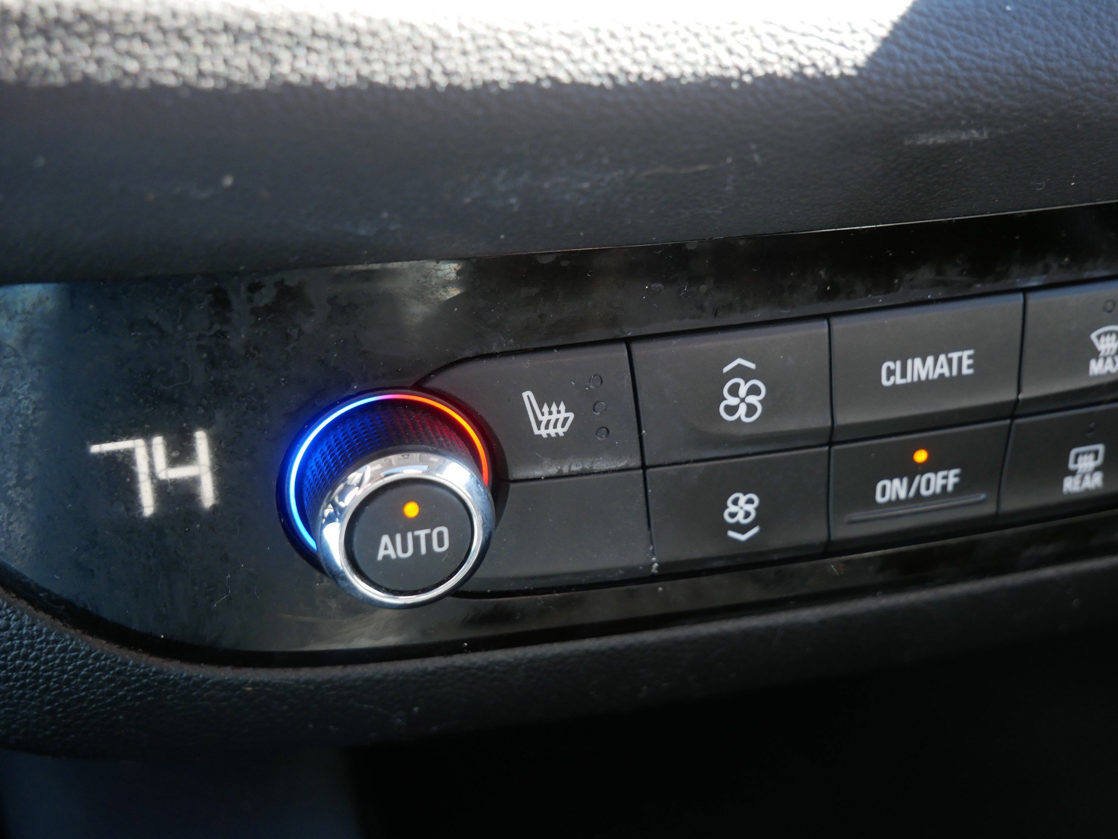 Used 2018 Buick Enclave Essence image 25