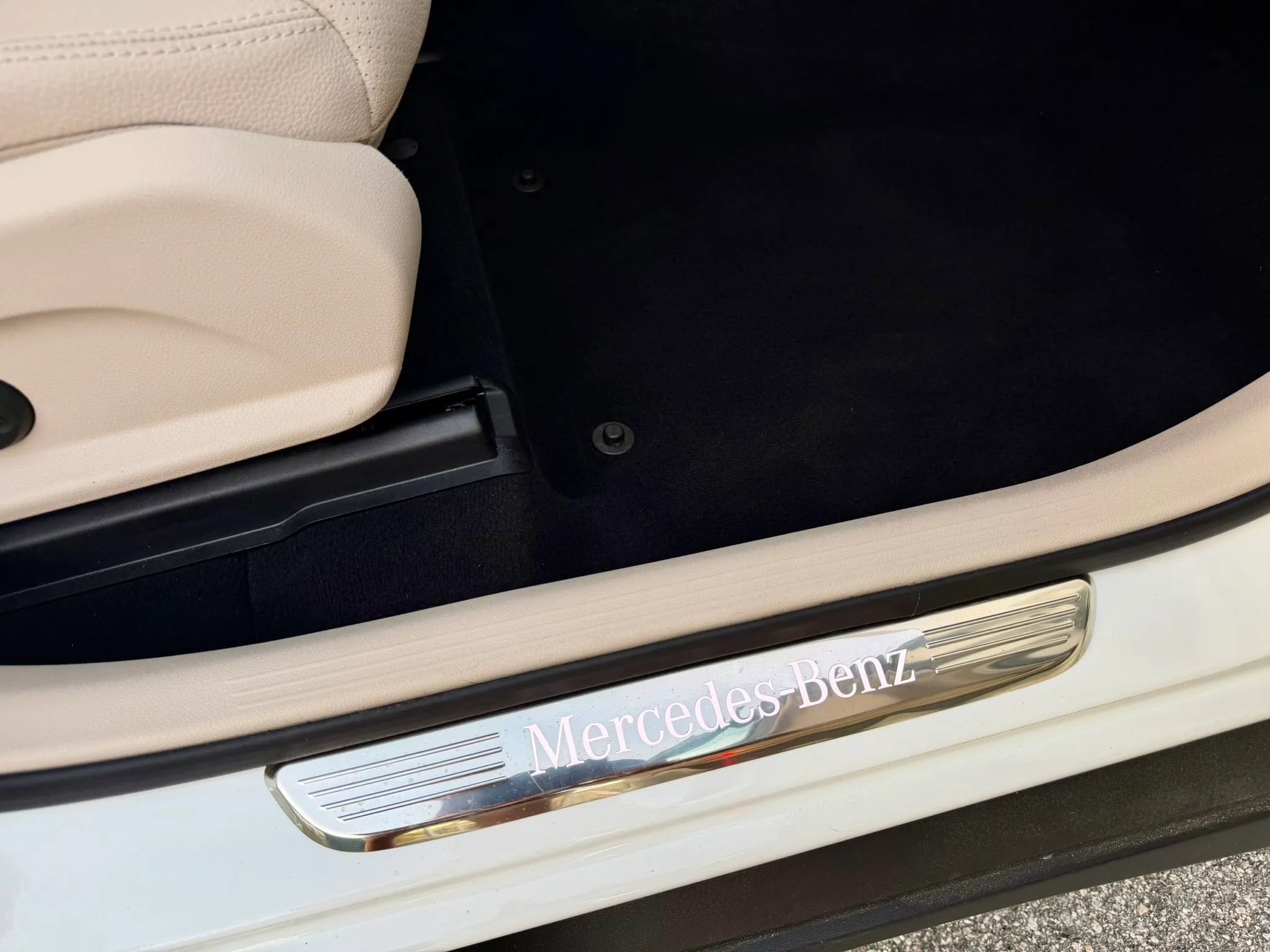 Used 2022 Mercedes-Benz GLC 300 4MATIC w/ Multimedia Package Lite image 41