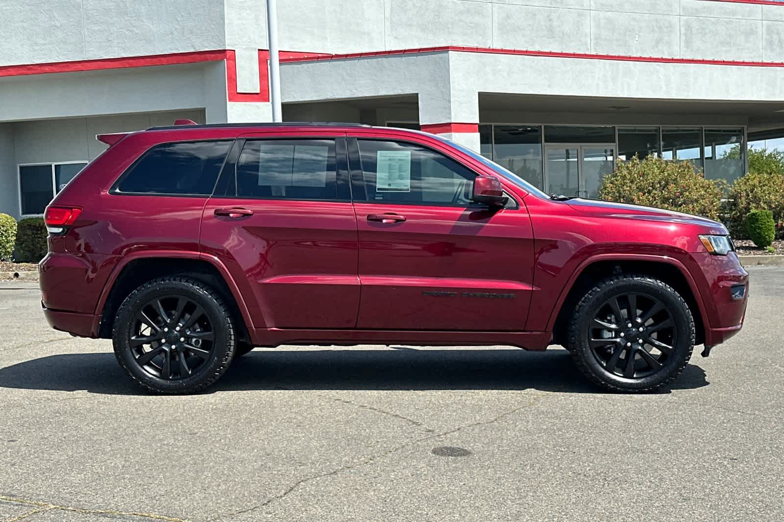 Used 2018 Jeep Grand Cherokee Altitude AWD/4WD image 6