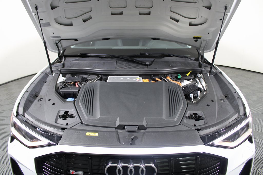 Used 2021 Audi e-tron Premium Plus w/ Premium Plus Package image 7