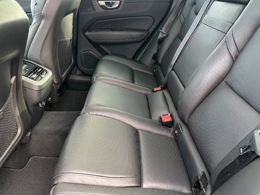 Used 2019 Volvo XC60 T5 Inscription w/ Protection Package Premier FWD image 18
