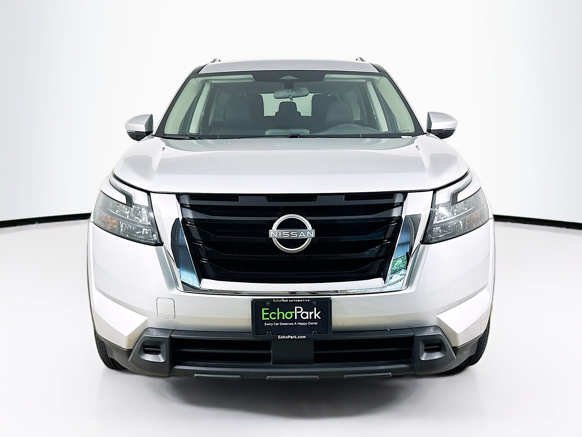 Used 2025 Nissan Pathfinder SV AWD/4WD image 2