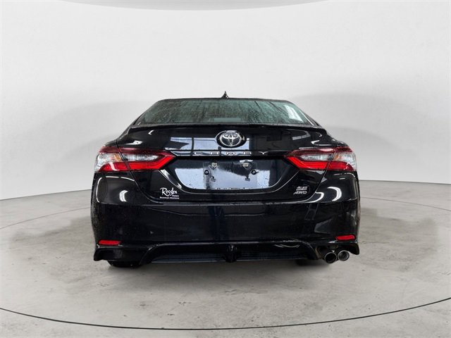 Used 2023 Toyota Camry SE image 4