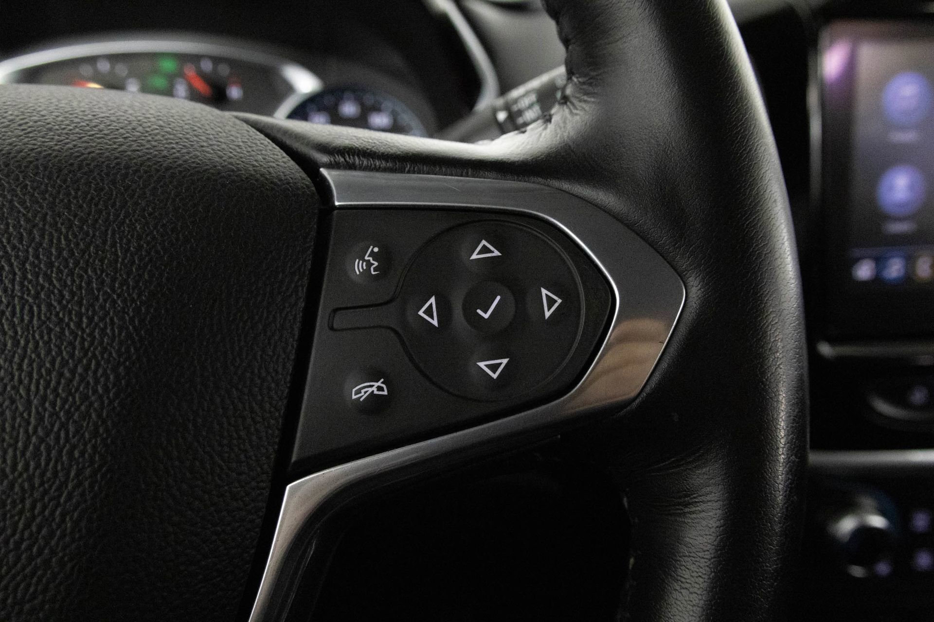 Used 2021 Chevrolet Traverse LT w/ LPO, Floor Liner Package image 28