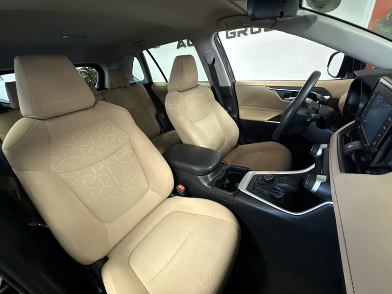 Used 2020 Toyota RAV4 XLE AWD/4WD image 22