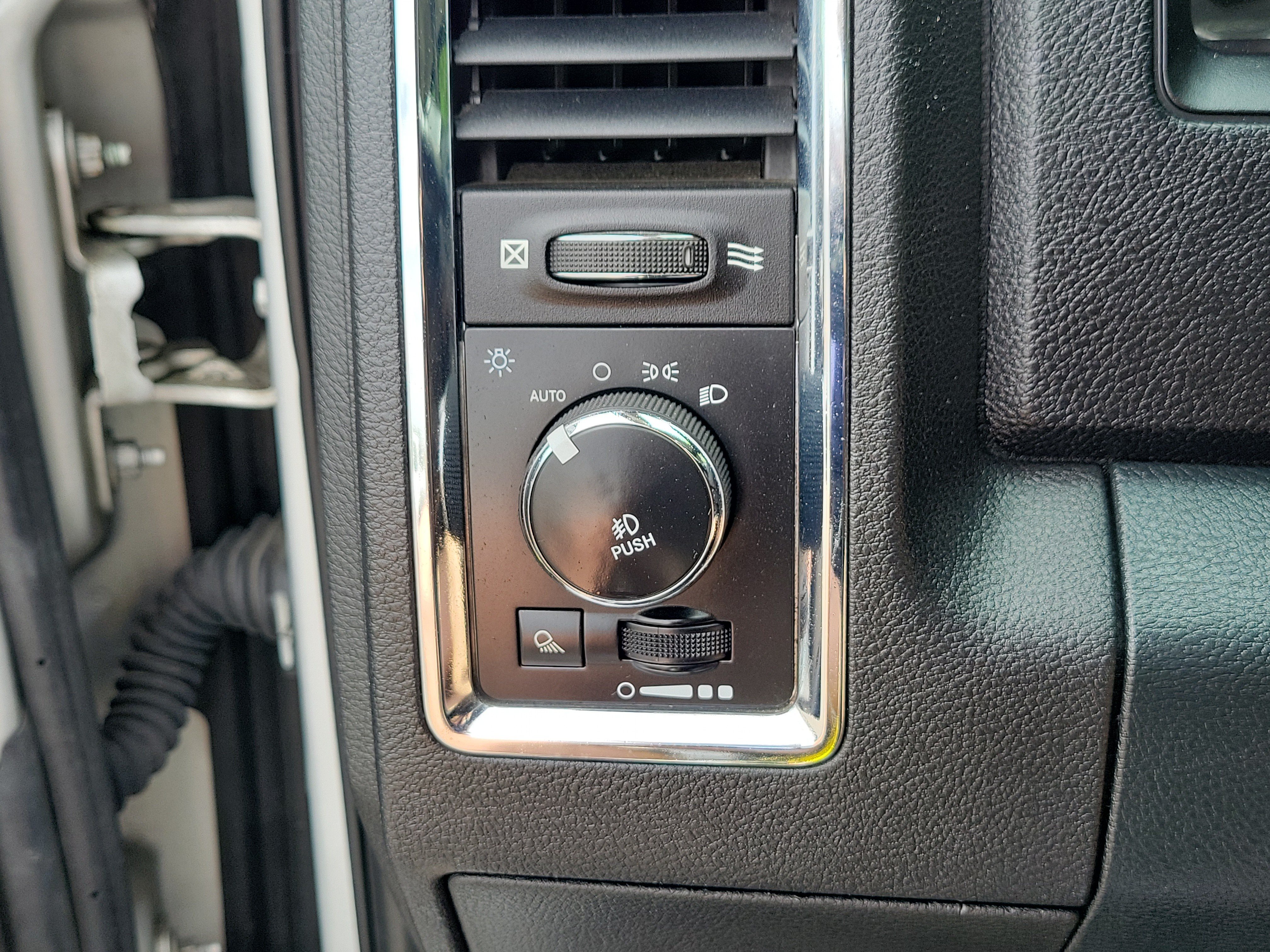 Used 2016 RAM 1500 Laramie AWD/4WD image 20