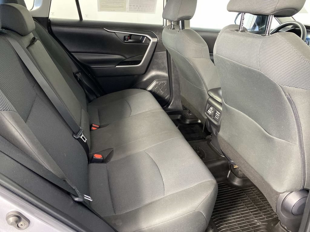 Used 2022 Toyota RAV4 LE AWD/4WD image 11