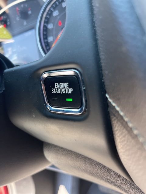 Used 2023 GMC Acadia SLT image 21