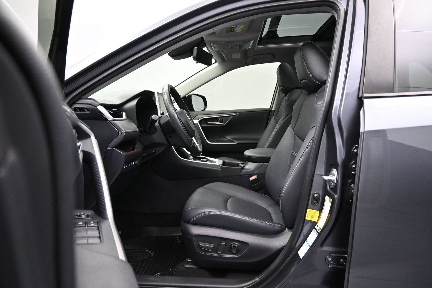 Used 2019 Toyota RAV4 Limited AWD/4WD image 9