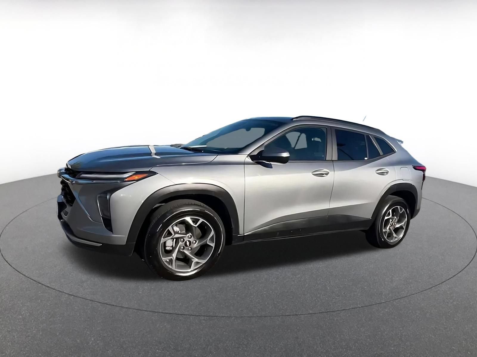 Used 2025 Chevrolet Trax LT FWD image 8