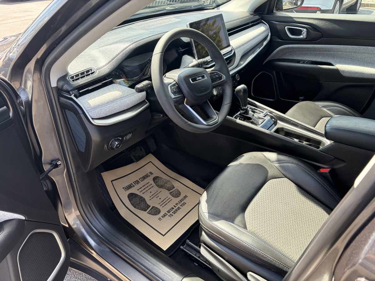 Used 2022 Jeep Compass Latitude image 10