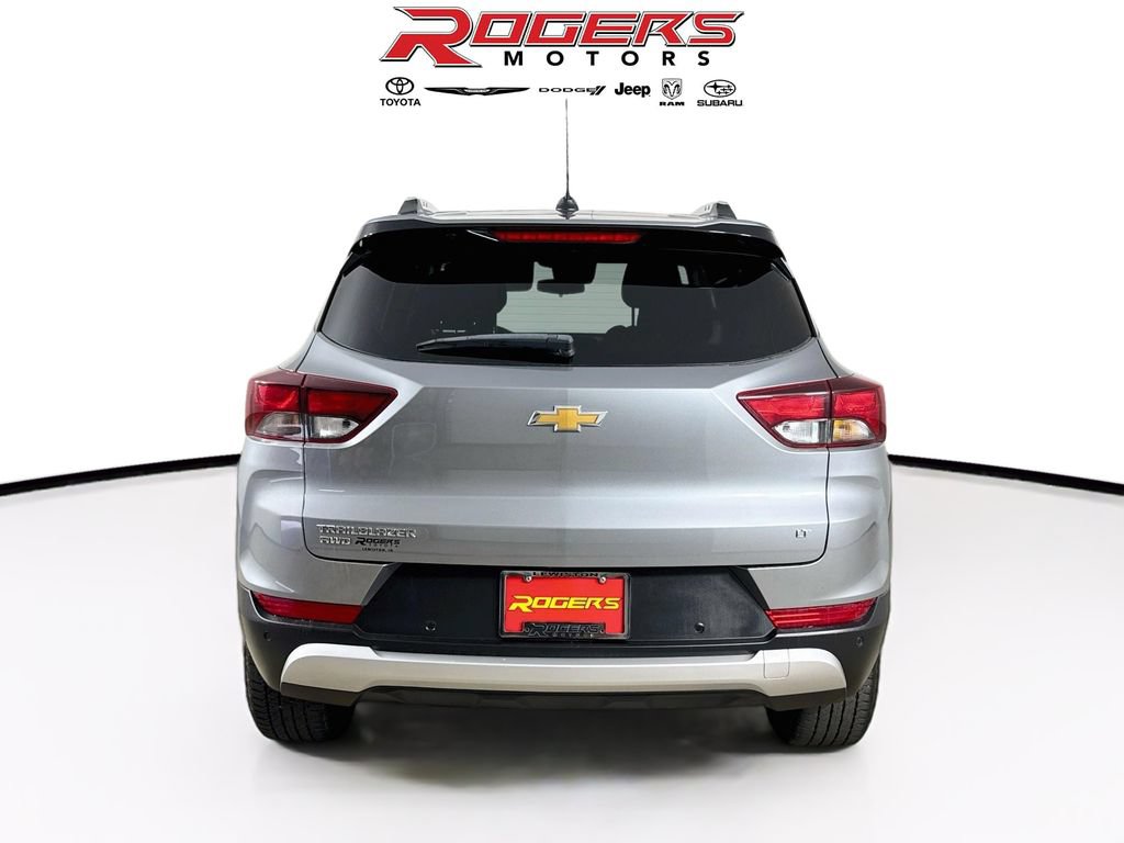 Used 2025 Chevrolet TrailBlazer LT w/ Driver Confidence Package AWD/4WD image 12