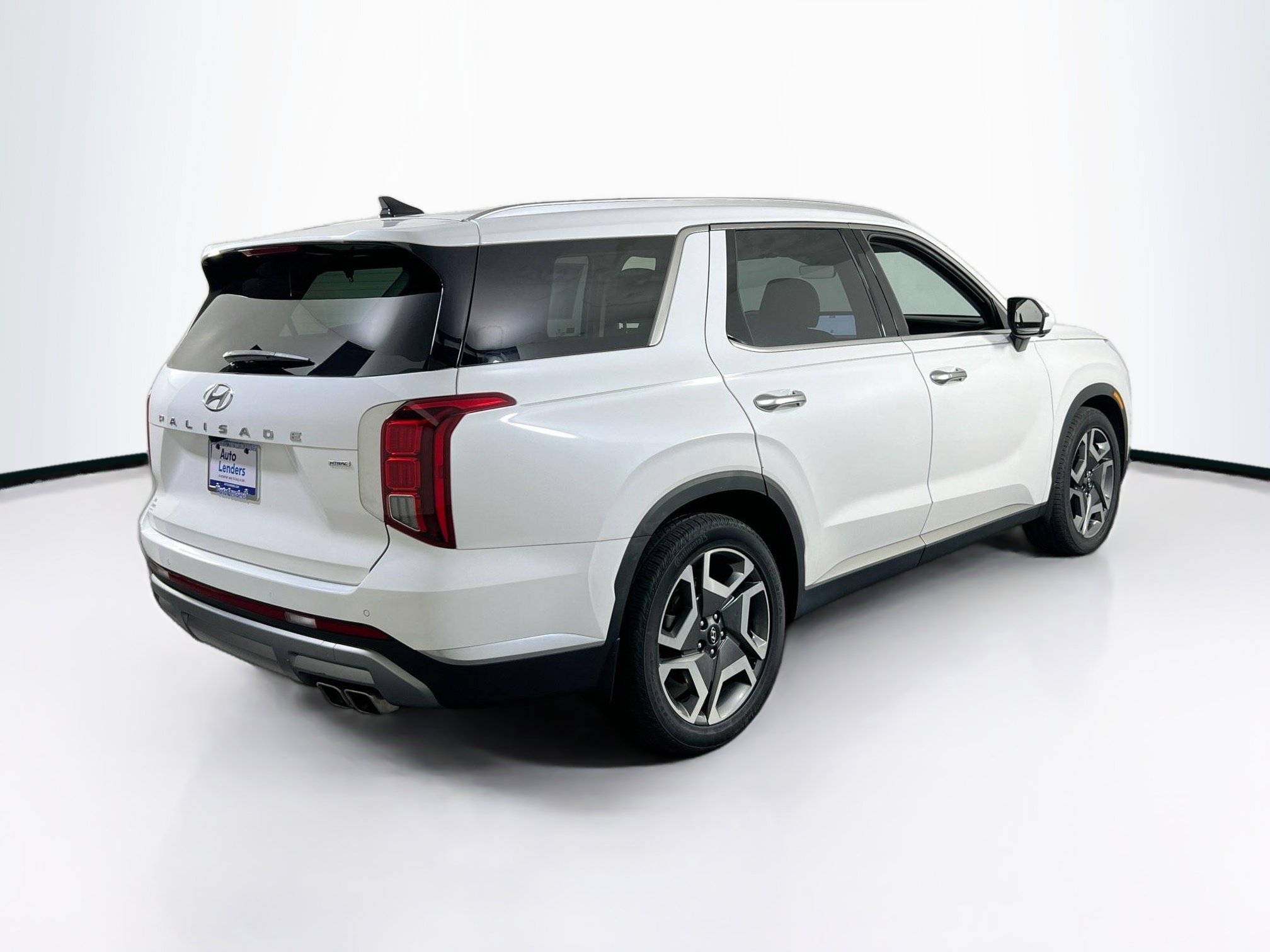 Used 2023 Hyundai Palisade Limited w/ Winter Package AWD/4WD image 5